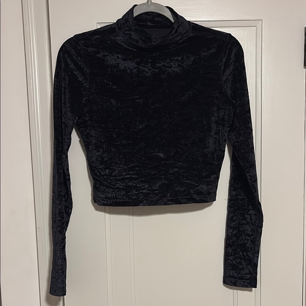 Lululemon Black Velvet Long Sleeve Crop Top